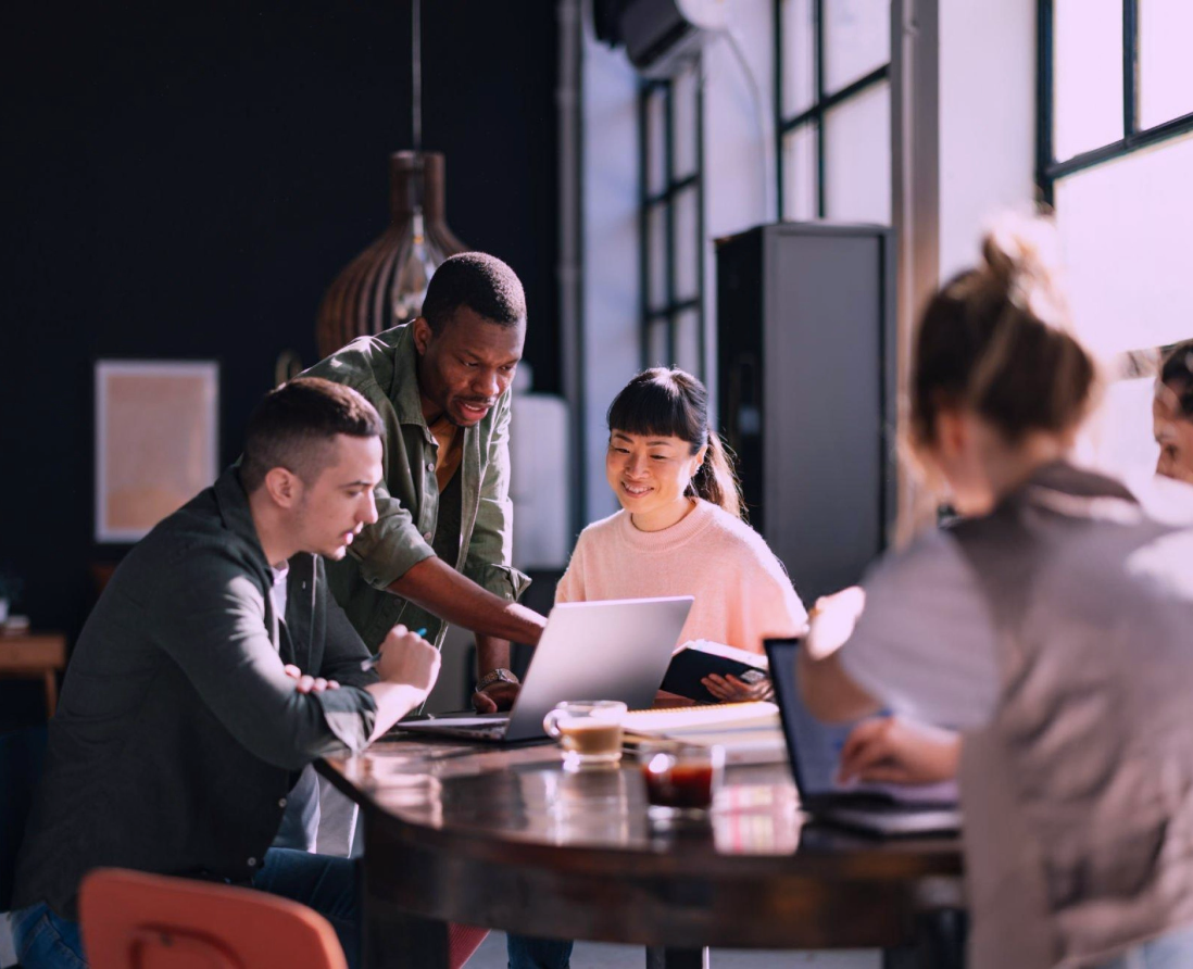 Casual conversation and brainstorming in a coworking lounge setting